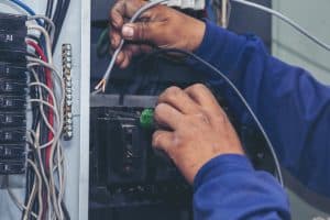 Electrician circuit repair